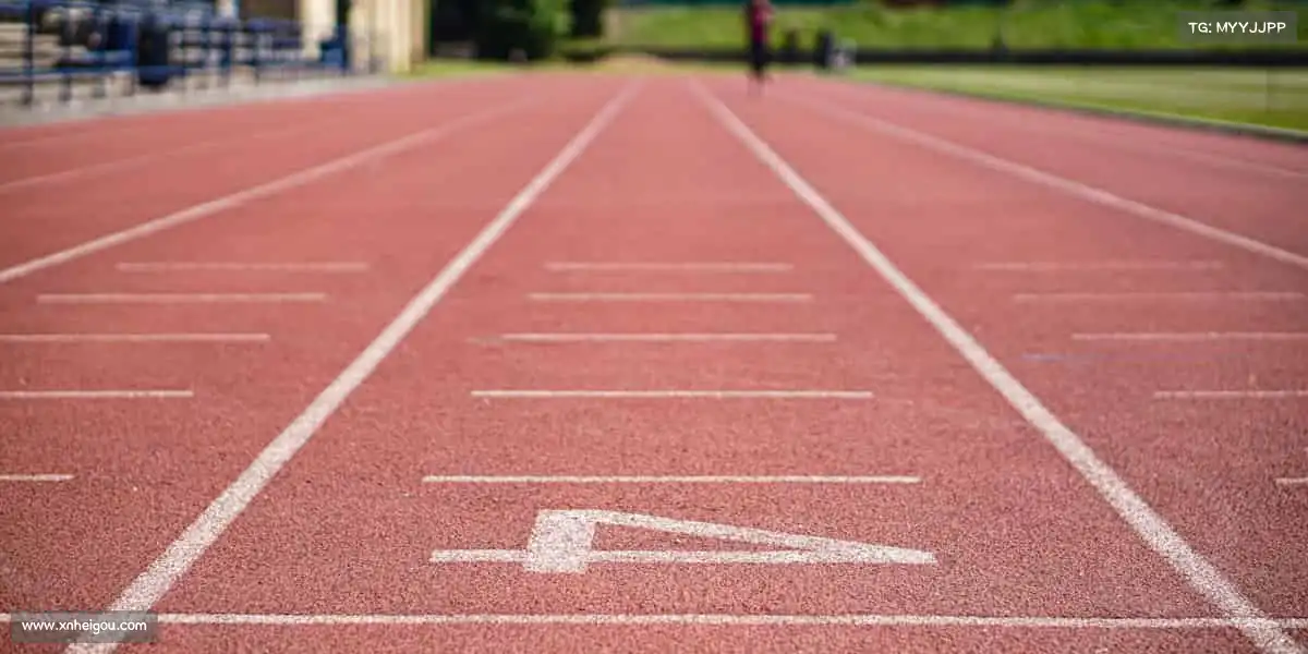 必一🏀跃动青春，每一次投篮都是对热爱的致敬！